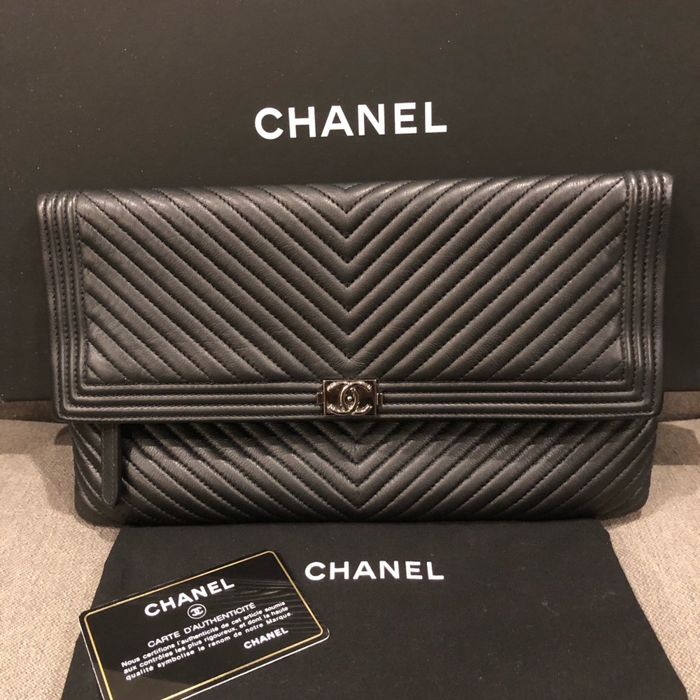 โช๏ธSOLDโช๏ธCHANEL Foldover Clutch - Picture 1 of 8